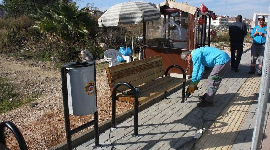 Alkü Hastanesi Çevresine Oturma Bankları