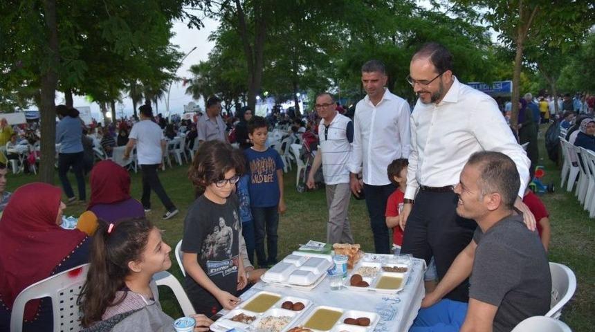 Başiskele Sahili&rsquo;nde 120 Bin Kişi Oru&ccedil; A&ccedil;tı