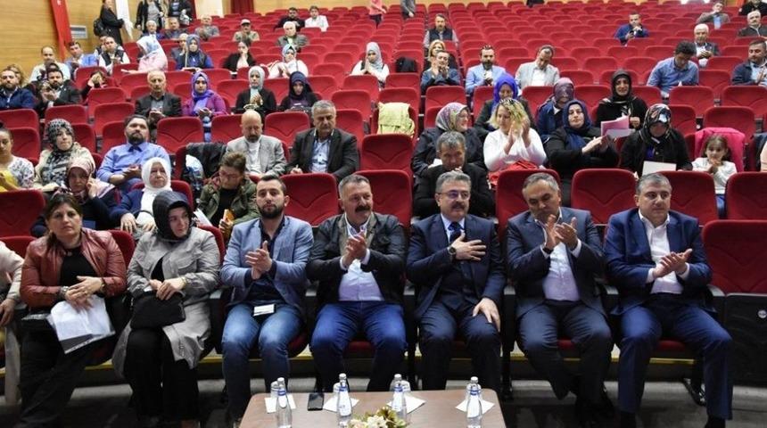 Siyaset Akademisinde İkna Ve Sosyal Medya Eğitimi