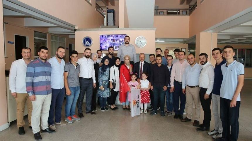 Bakan &Ouml;zl&uuml; Adapazarı Belediyesi&rsquo;ni Ziyaret Etti