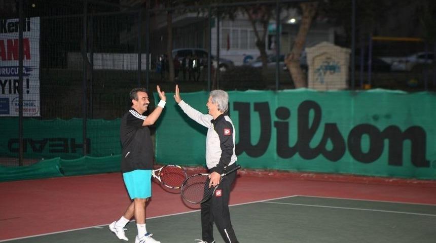 Başkan &Ccedil;etin, Şehitler Anısına G&ouml;steri Ma&ccedil;ı Yaptı