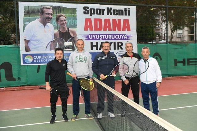 Başkan Çetin, Şehitler Anısına Gösteri Maçı Yaptı