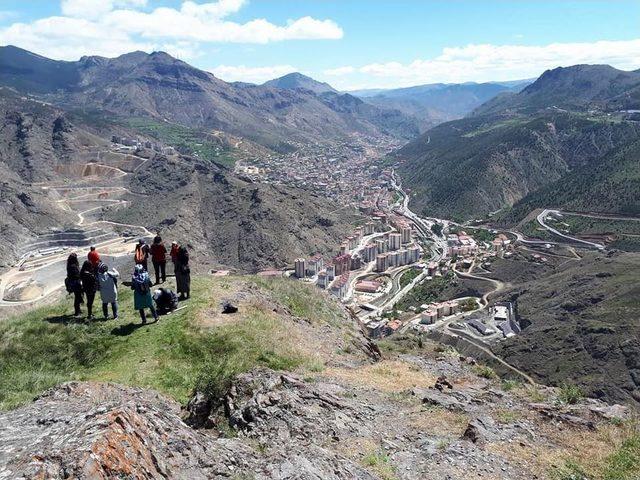 Gümüşhaneli Dağcılardan Turizm Haftası Yürüyüşü