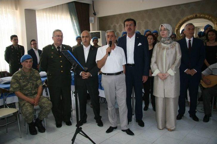 Bakan Zeybekci Şehitliği Ziyaret Etti G4