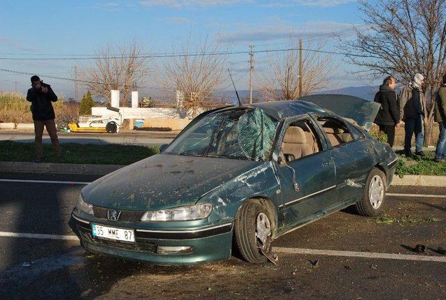 Manisa’da Otomobil Takla Attı: 6 Yaralı