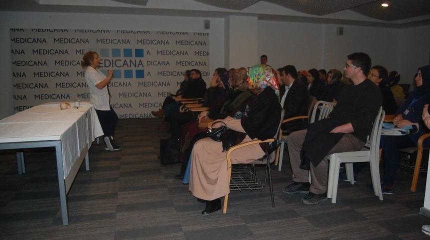 Konya&rsquo;da Bebek Emzirme Semineri