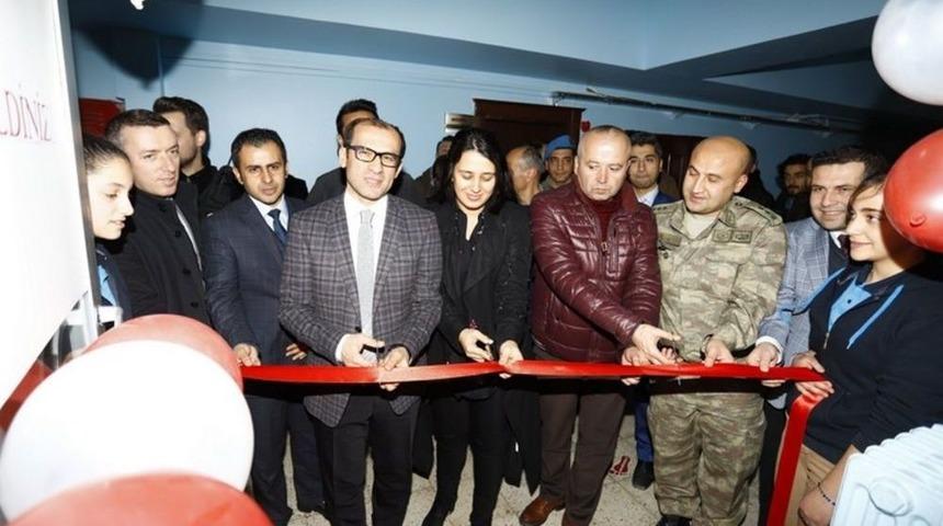 Sınırda Z K&uuml;t&uuml;phane A&ccedil;ılışı