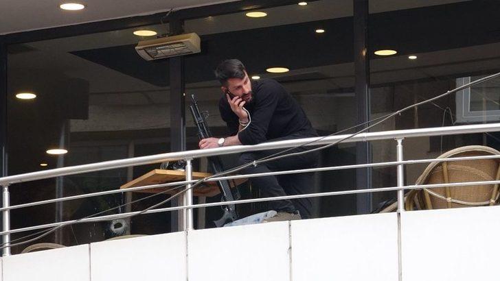 Trabzon’da Pompalı Tüfekli Şahıs İkna Edilmeye Çalışılıyor G4