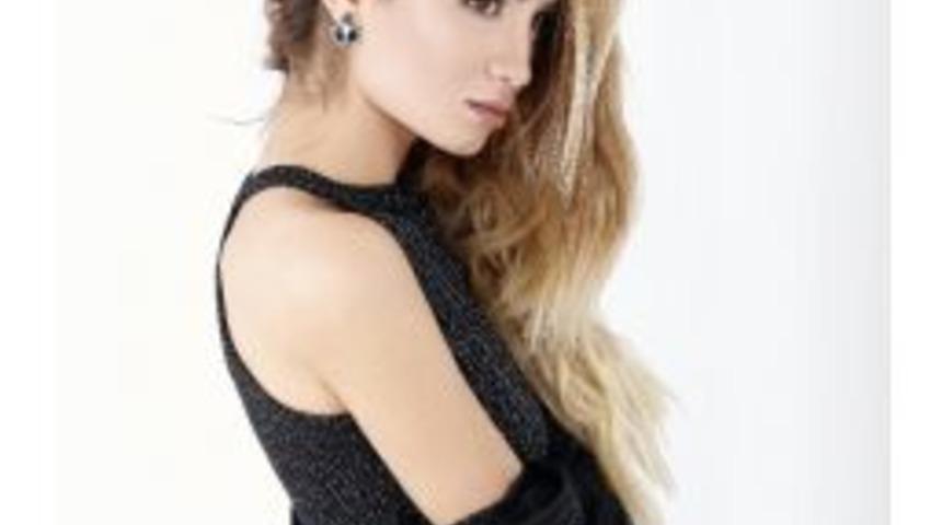 Feride Hilal Akın İzmirli Hayranlarıyla Buluşacak