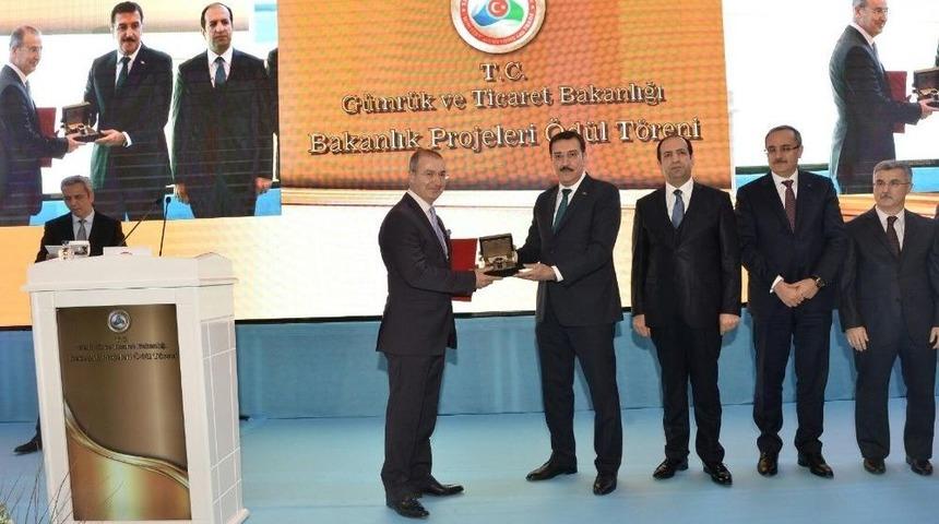 Bakan T&uuml;fenkci, Bakanlık Projeleri &Ouml;d&uuml;l T&ouml;renine Katıldı