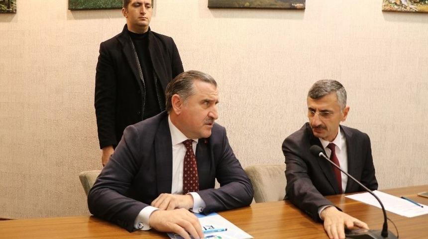 Gen&ccedil;lik Ve Spor Bakanı Bak Rize&rsquo;de Rize İ&ccedil;in 2017 Yılını Değerlendiriyor