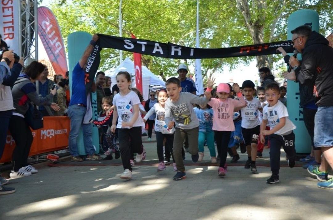 İznik&rsquo;te Tarihi Kent Ve &Ccedil;ocuk Koşusu Yapıldı