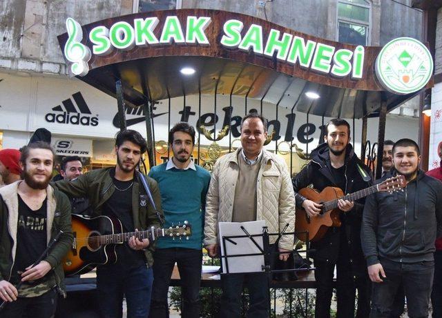 Giresun Belediyesi’nden Sokak Müzisyenleri İçin “sokak Sahnesi”