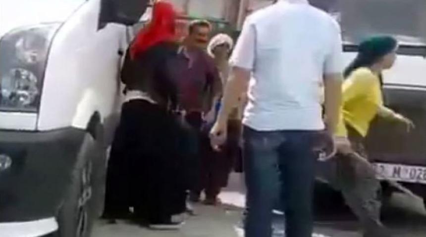 3 Kadın, 1 Adamı D&ouml;vd&uuml;