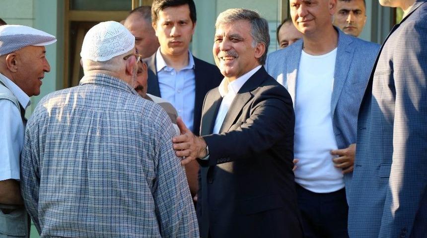 11&rsquo;inci Cumhurbaşkanı Abdullah G&uuml;l, Bayram Namazını Kavacık Tekke Camii&rsquo;nde Kıldı