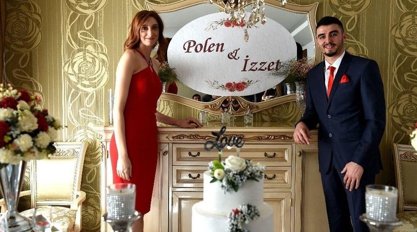 Fenerbahçeli Voleybolcular Adana’da Nişanlandı