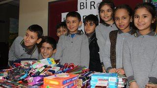 Kendileri Küçük, Yürekleri Büyük