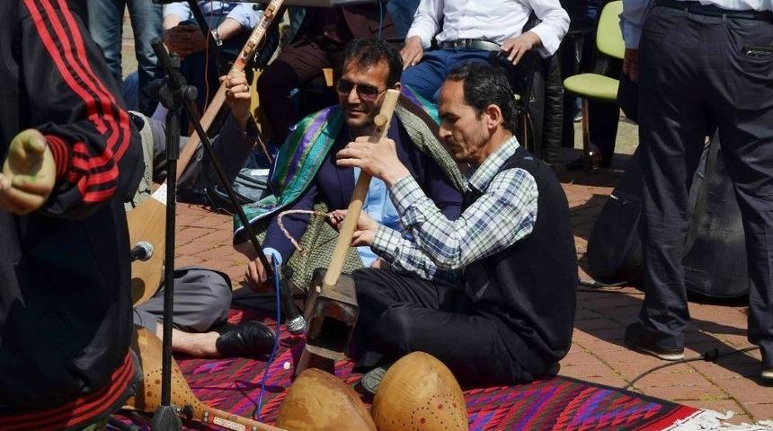 D&uuml;nyanın Farklı Coğrafyalarından Trabzon&rsquo;a Gelen G&ouml;&ccedil;men &Ouml;ğrenciler 23 Nisan&rsquo;ı Kutladı