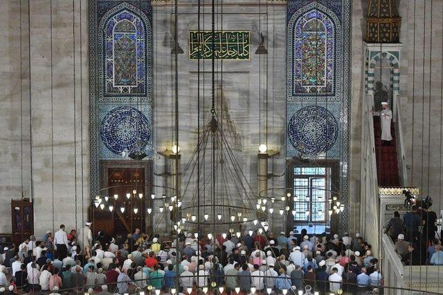 Diyanet İşleri Başkanı Erbaş: "silahların Gölgesinde Bayram Sevincini Yaşayamayan Nice Kardeşimizin Kurtuluşu İçin Dua Edelim" 1