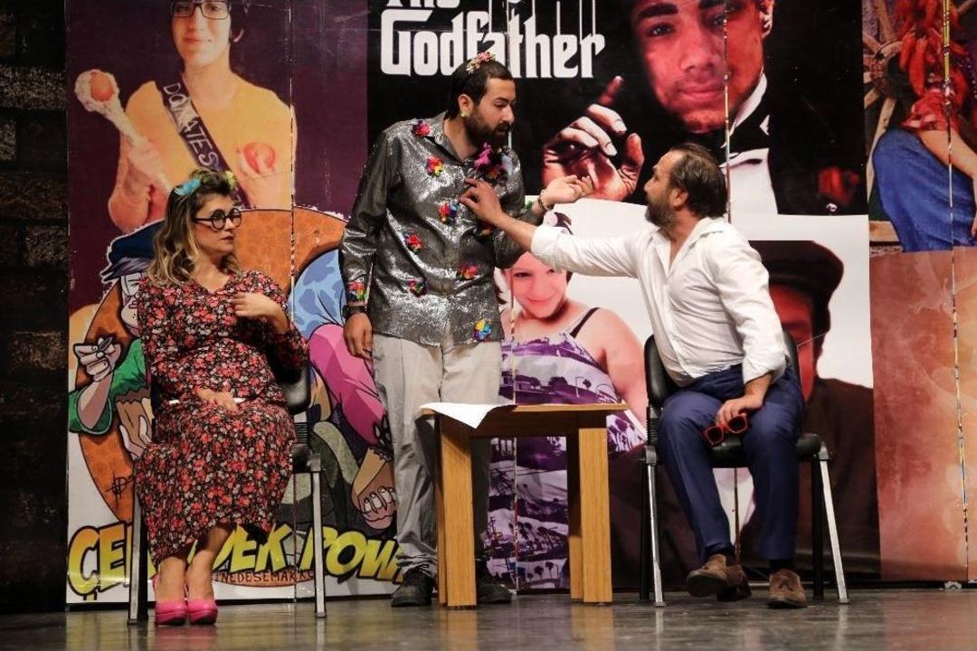 &rsquo;vayyy Kimler Gelmiş&rsquo; Efeler&rsquo;de Sahnelendi