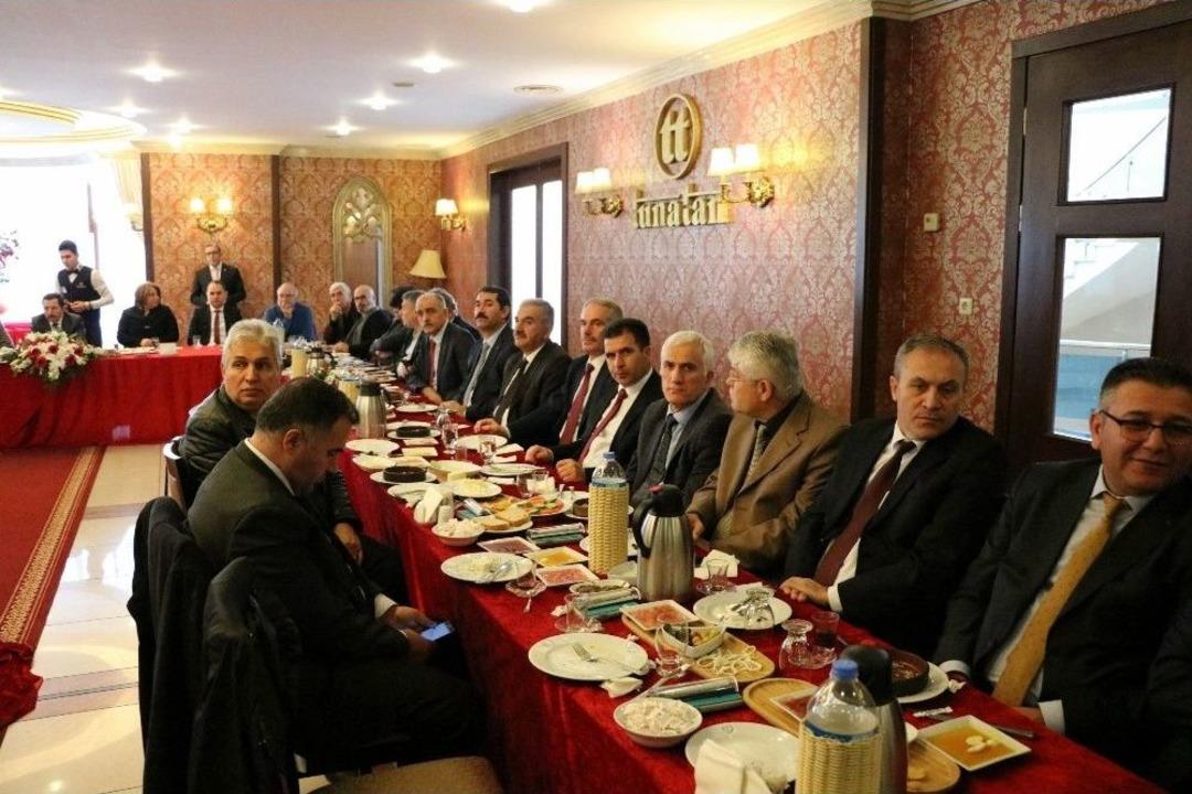 &rsquo;sakarya Velisiyle G&ouml;r&uuml;ş&uuml;yor&rsquo; Projesinde 180 Bin Veliye Ulaşılacak