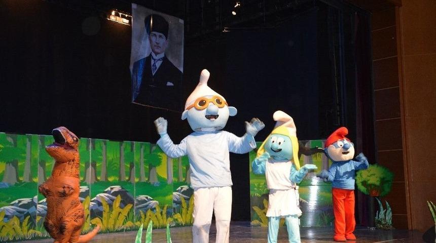 &Ccedil;ocuklar Efeler&rsquo;de Bayramlarına Tiyatro İle Başladı