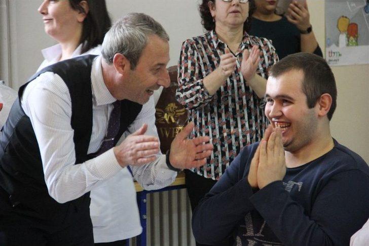 (özel Haber) Edirne’de Duyarlı Esnaflardan Otizme Farkındalık G3