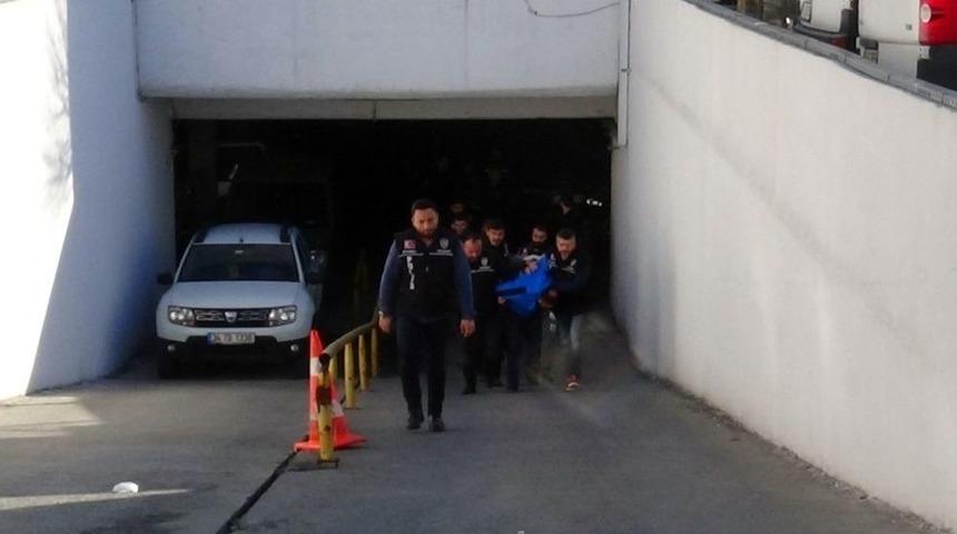 L&uuml;ks Ara&ccedil;lı Fuhuş Baronu Ve Adamları Adliyeye Sevk Edildi