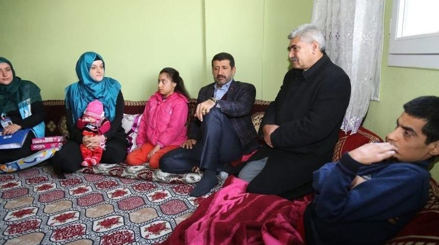 Ekinci, Vatandaşları Evlerinde Ziyaret Ederek Sorunlarını Dinliyor