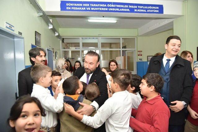 İzmit Belediyesi’nden 2 Okula Öğretmenler Odası