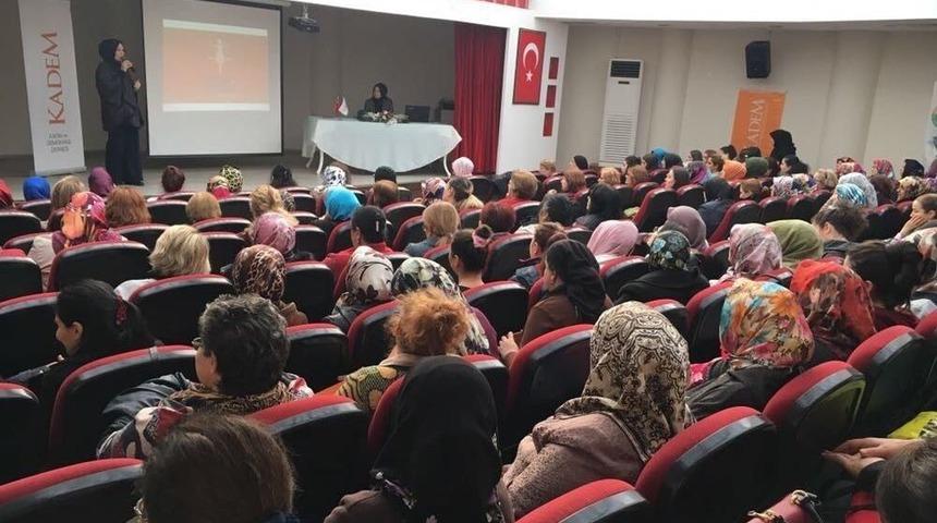 Kadınlar Yasal Haklarını &Ouml;ğreniyor