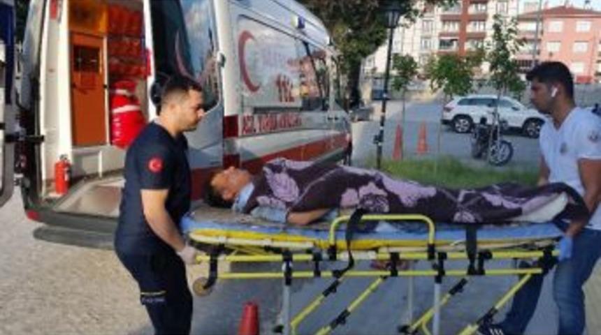 Tamir Yaptığı &Ccedil;atıdan D&uuml;şerek Yaralandı