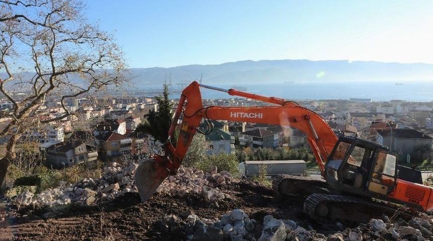 K&ouml;rfez Belediyesi Otoban &Uuml;st&uuml; Camii İ&ccedil;in &Ccedil;alışma Başlattı