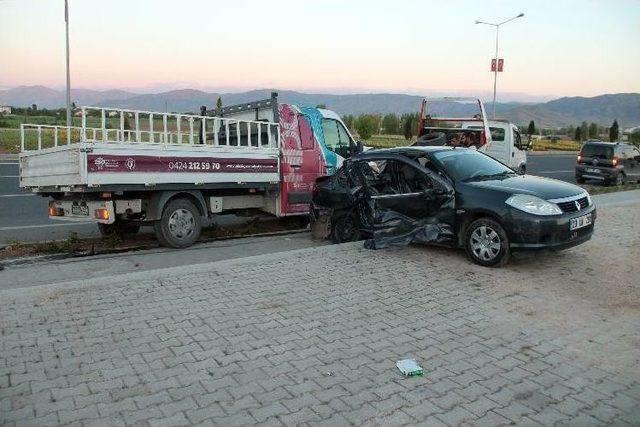Elazığ’da 2 Ayrı Trafik Kazası: 13 Yaralı