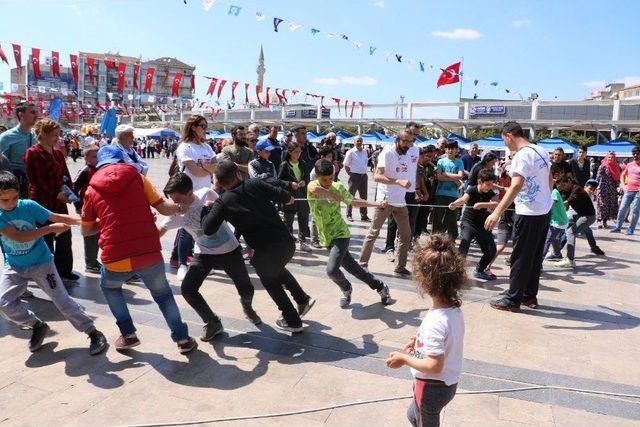 Çocuklar 23 Nisan’ı Eğlenerek Kutluyor