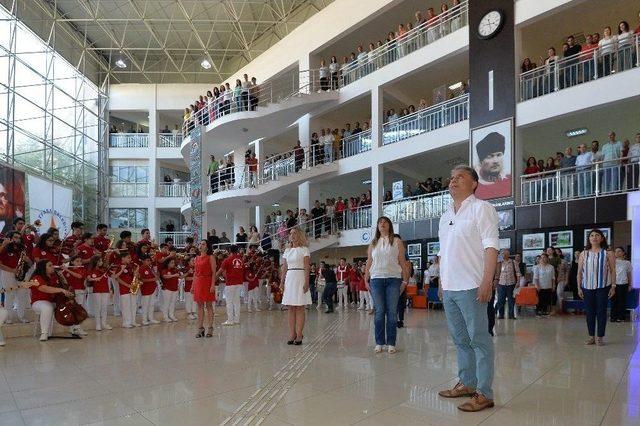 Muratpaşa Belediyesi’nde Gençlik Orkestrasından Flash Mob