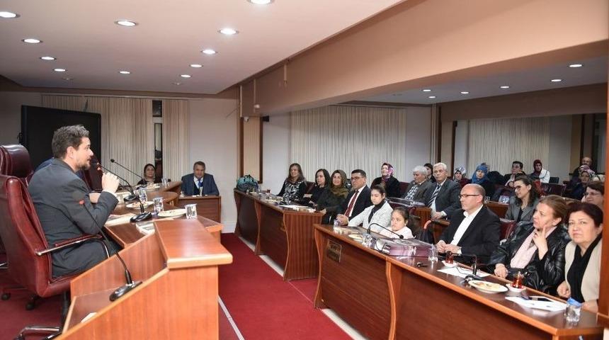 Yunusemreli Kitapseverler &rsquo;simm&uuml;z&rsquo;&uuml; Tartıştı