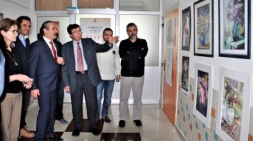 Ne&uuml; G&uuml;zel Sanatlar Fak&uuml;ltesinin Ev Sahipliğindeki İlk Sergi A&ccedil;ıldı