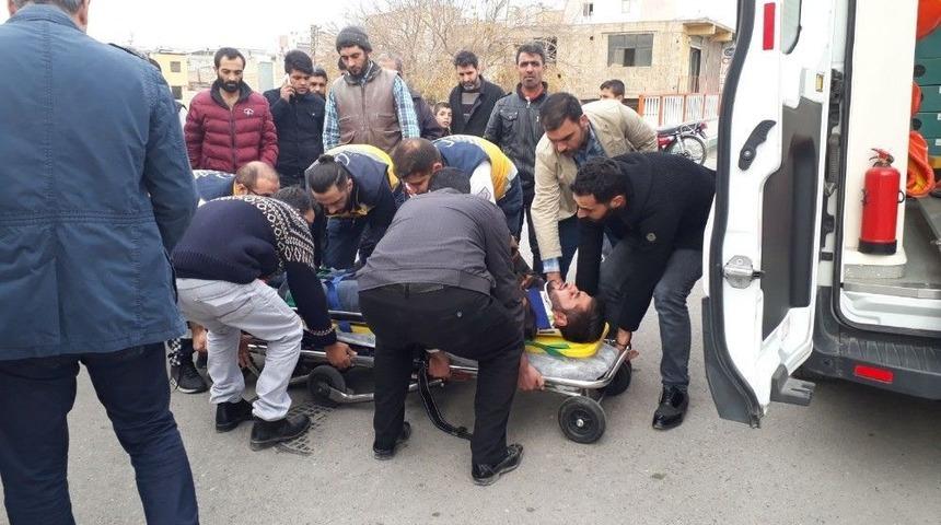 Otomobil Motosiklete &Ccedil;arptı: 1 Yaralı