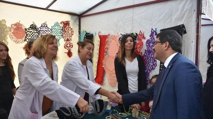 H&uuml;nerli Eller Şemsiyeli Sokakta Hizmet Verecek