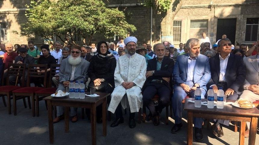 Diyanet İşleri Başkanı Ali Erbaş&rsquo;tan Dar&uuml;laceze Sakinlerine Bayram Ziyareti