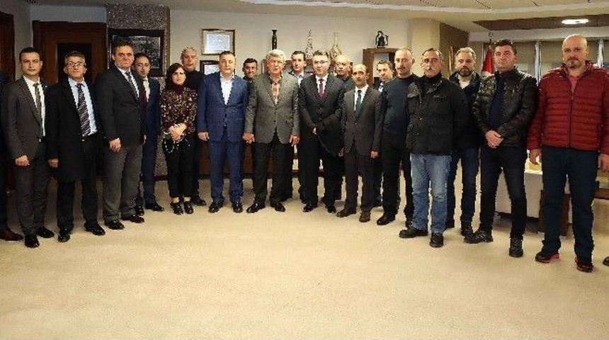 Hizmet-iş Sendikası&rsquo;ndan, Karaosmanoğlu&rsquo;na Teşekk&uuml;r Ziyareti