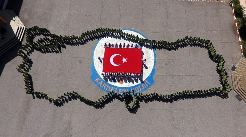 Nevşehir&rsquo;de &Ouml;ğrenciler 23 Nisan&rsquo;ı T&uuml;rkiye Haritası Koreografisiyle Kutladı