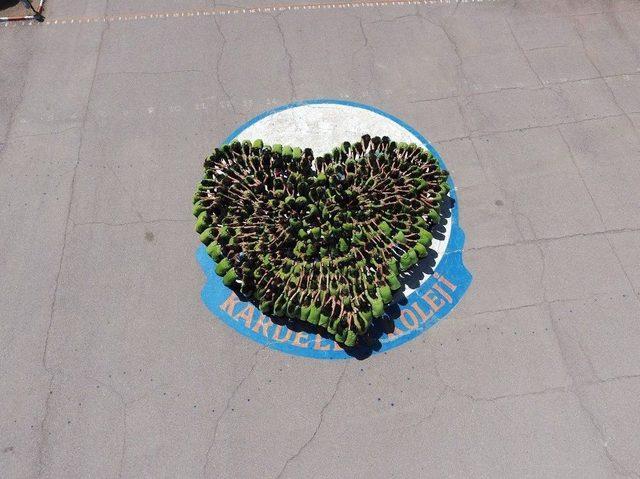 Nevşehir&rsquo;de &Ouml;ğrenciler 23 Nisan&rsquo;ı T&uuml;rkiye Haritası Koreografisiyle Kutladı 1