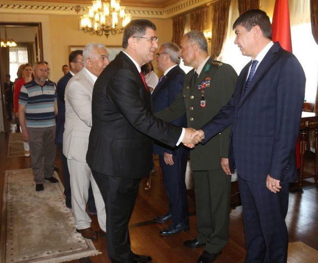 Antalya Protokol&uuml; Bayramlaştı 2