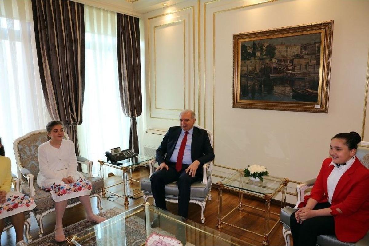 İbb Başkanı Uysal, Makamını K&uuml;&ccedil;&uuml;k Yağmur&rsquo;a Bıraktı