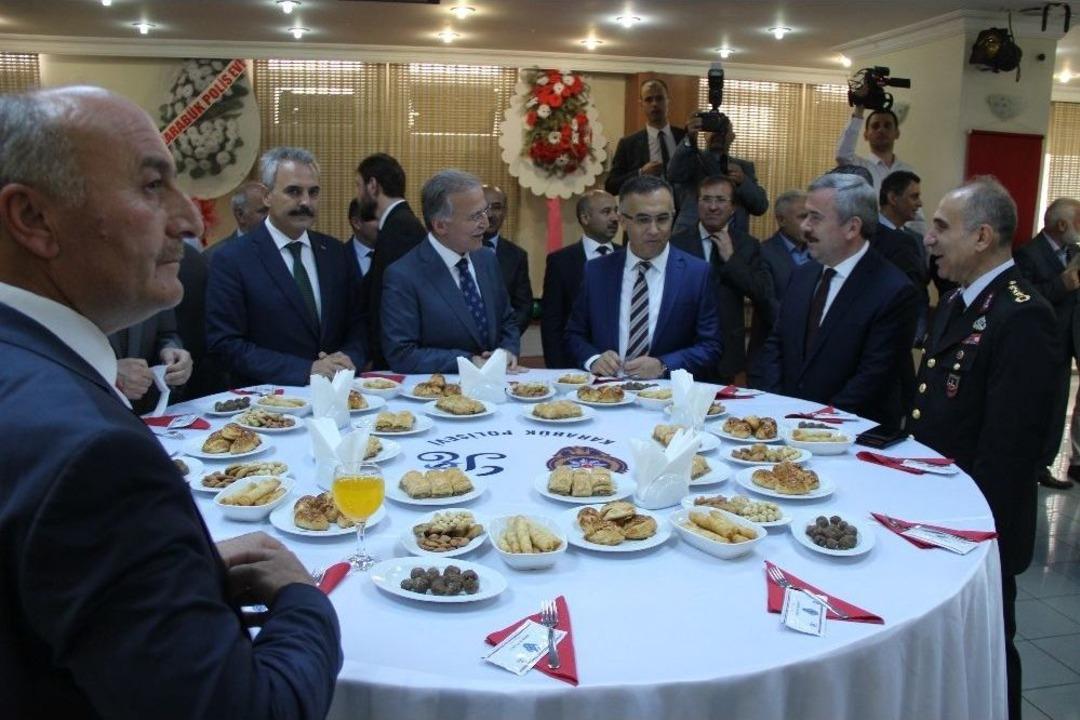 Karab&uuml;k&rsquo;te İl Protokol&uuml; Bayramlaştı