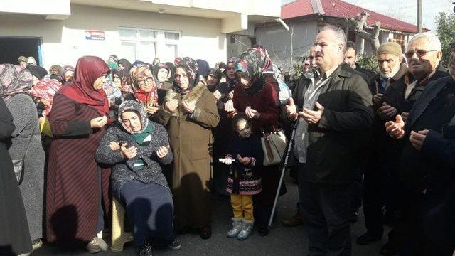 Kardeşi Tarafından Öldürülen Kadın Son Yolcuğuna Uğurlandı