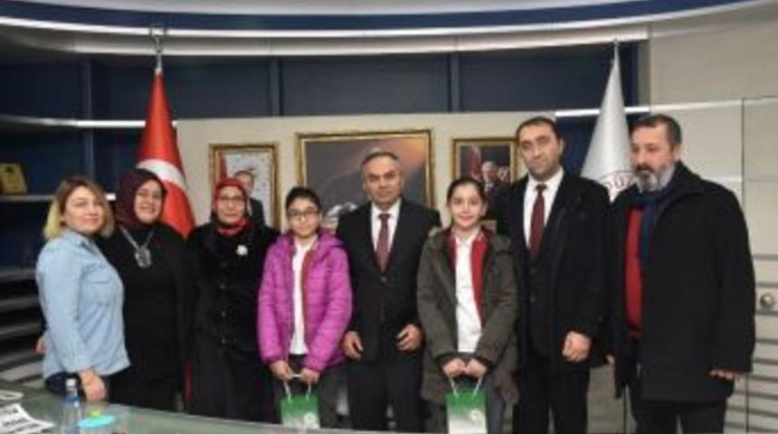 &Ouml;ğrencilerden Başkan Ve Milli Eğitim M&uuml;d&uuml;r&uuml;&rsquo;ne Ziyaret