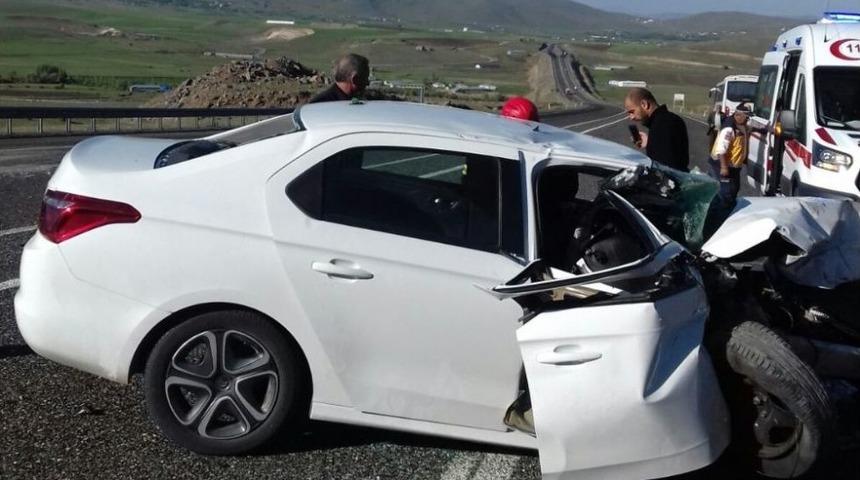 Elazığ-bing&ouml;l Yolunda Kaza: 2 &Ouml;l&uuml;, 1 Yaralı